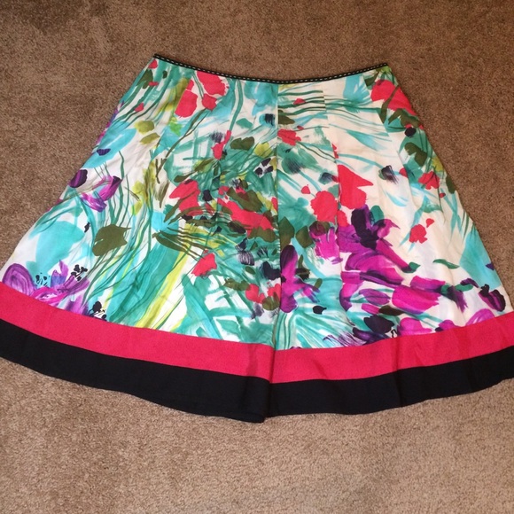 Peter Nygard Dresses & Skirts - Peter Nygard Floral Printed Skirt